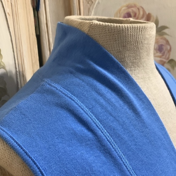 Adorable summer pull over top - Picture 6 of 8